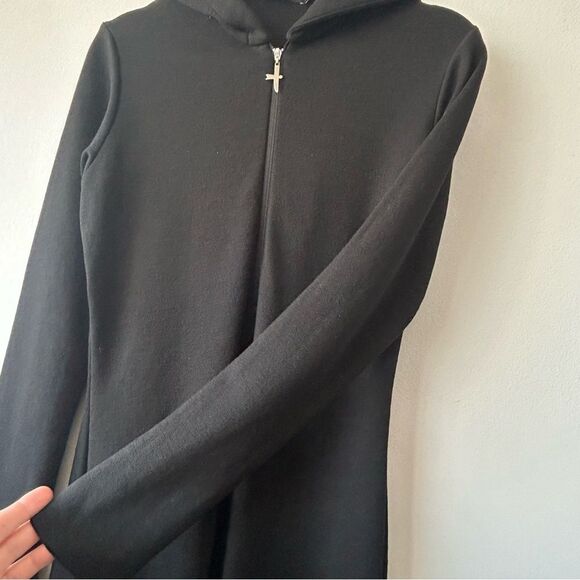 Untouched World Long Hooded Pullover in black - Picture 3 of 13
